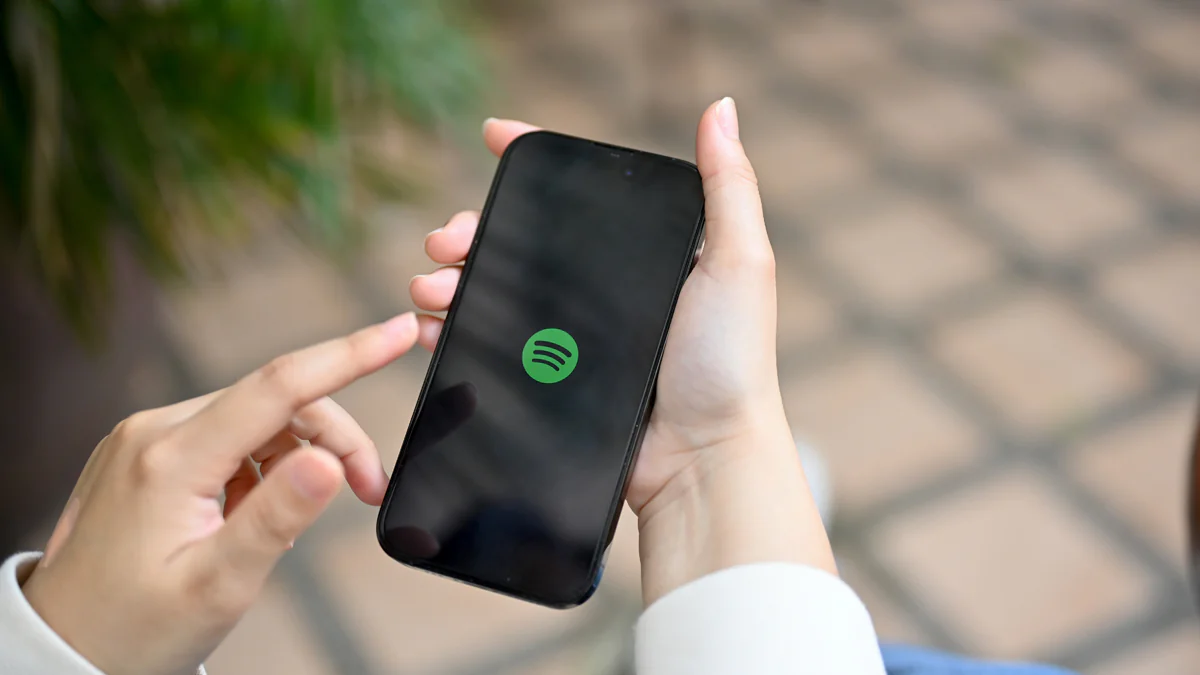 Spotify: Musikdienst droht Usern mit Kündigung