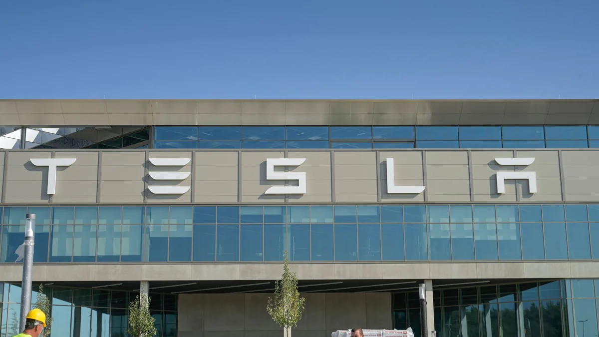 Tesla: Anschlag auf Gigafactory in Grünheide - 