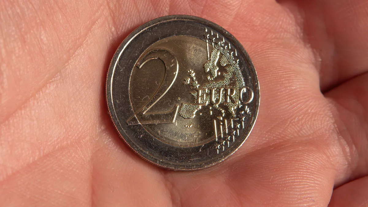 Nicht ausgeben: Seltene 2-Euro-Münze ist viel wert – daran erkennt man sie