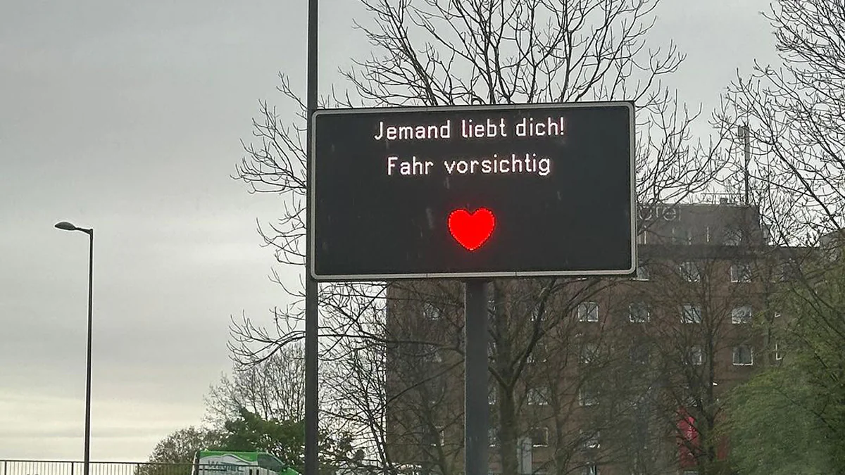 Köln begeistert Autofahrer mit neuen Sprüchen auf Verkehrstafeln
