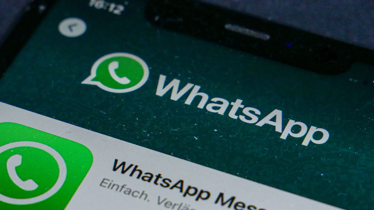 370.000 Euro WhatsApp-Betrug: Polizei fasst Bande – 21-Jähriger sitzt in U-Haft