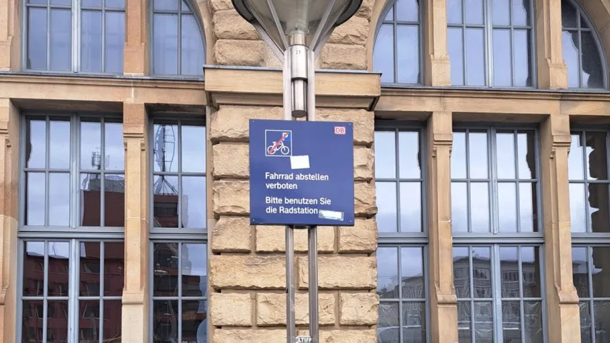Deutsche Bahn: Verbotsschild löst Debatte unter Reisenden aus