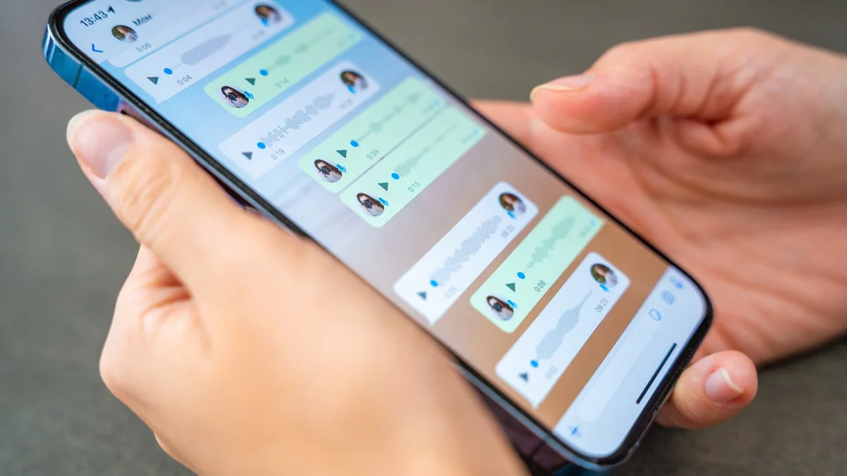 Zauberstab bei WhatsApp: Was passiert, wenn man auf den neuen Button drückt