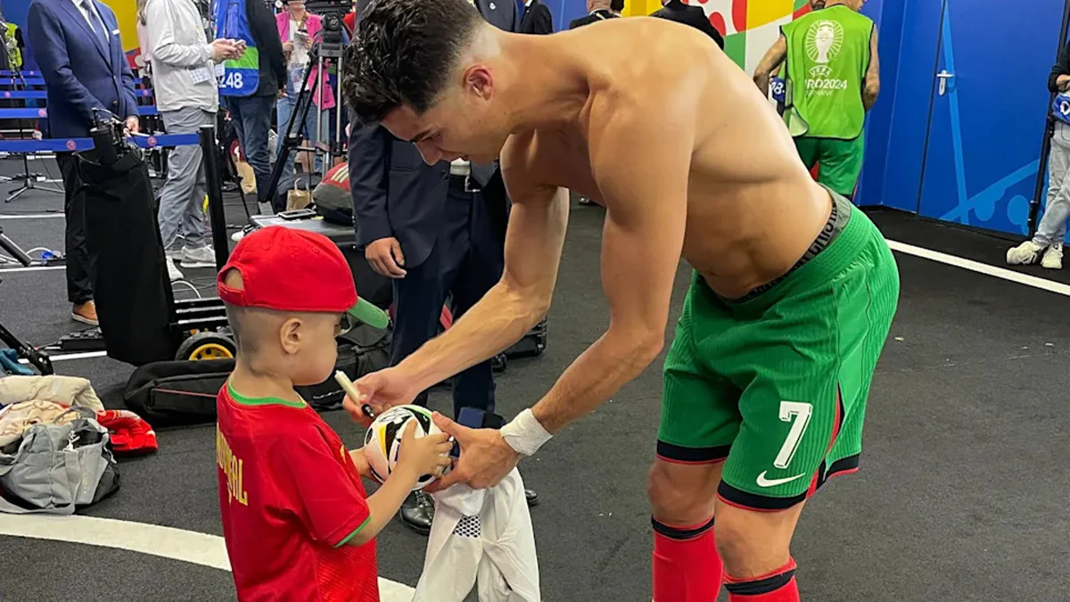 Cristiano Ronaldo erfüllt todkrankem Awar (4) seinen größten Wunsch