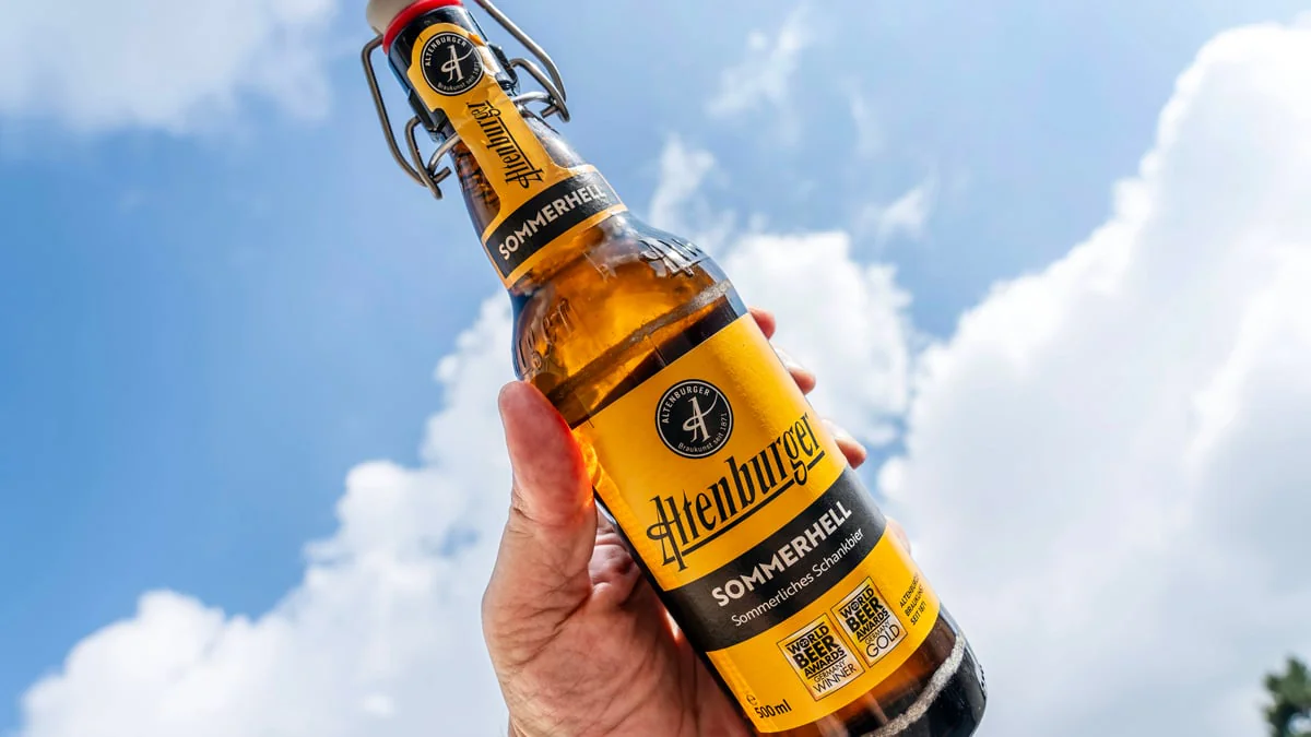 Großer Bier-Rückruf bei REWE und Co. – Brauerei meldet Kontamination