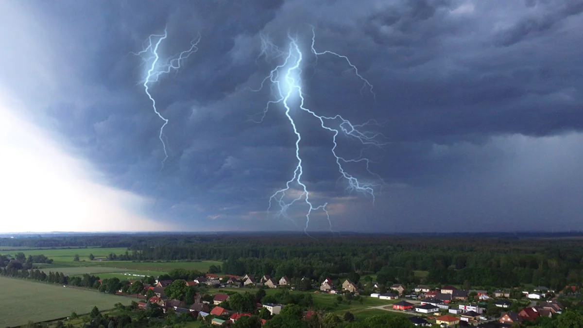 Auswirkungen des „Bomben-Zyklons“ in Deutschland erwartet: Experten warnen vor Wetter-Phänomen am Wochenende