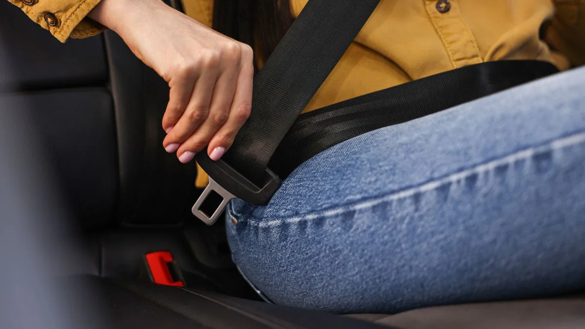 Kleiner Knopf, große Wirkung – wozu dient dieses Detail in deinem Auto?