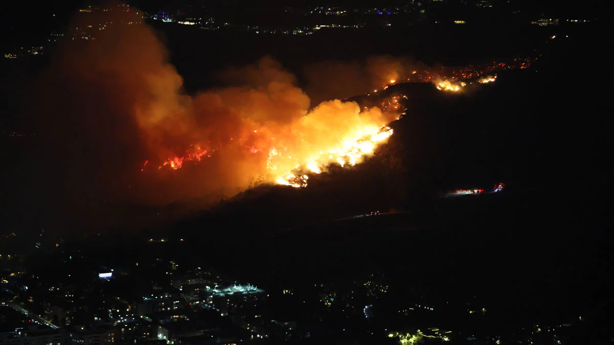 Großbrände in Los Angeles: Warum die Löschflugzeuge „rotes Wasser“ abwerfen