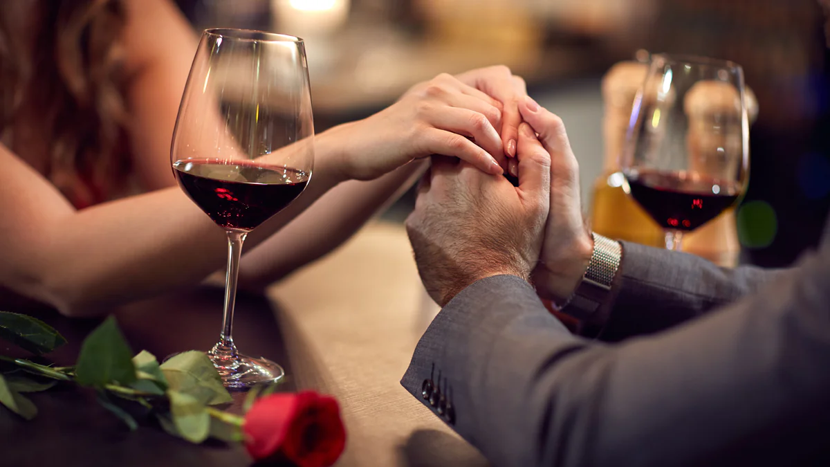 „Floodlighting“: Experten warnen vor manipulativem Dating-Trend