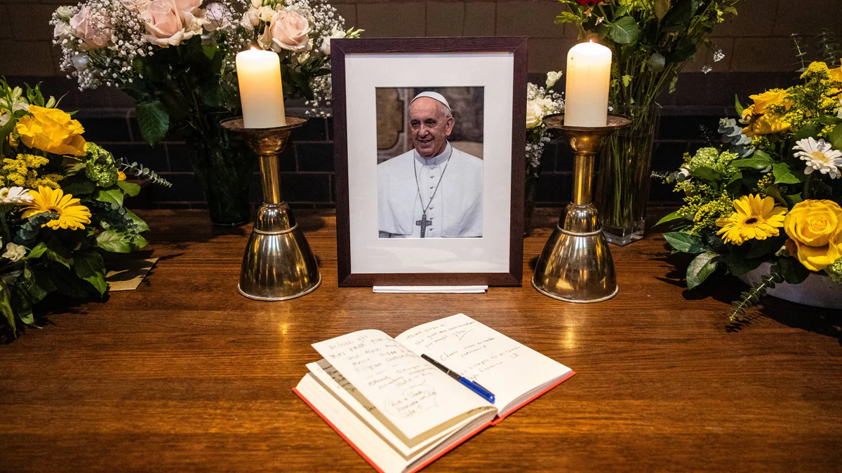 Verabschiedung von Papst Franziskus: Detail am Sarg sorgt für Diskussion