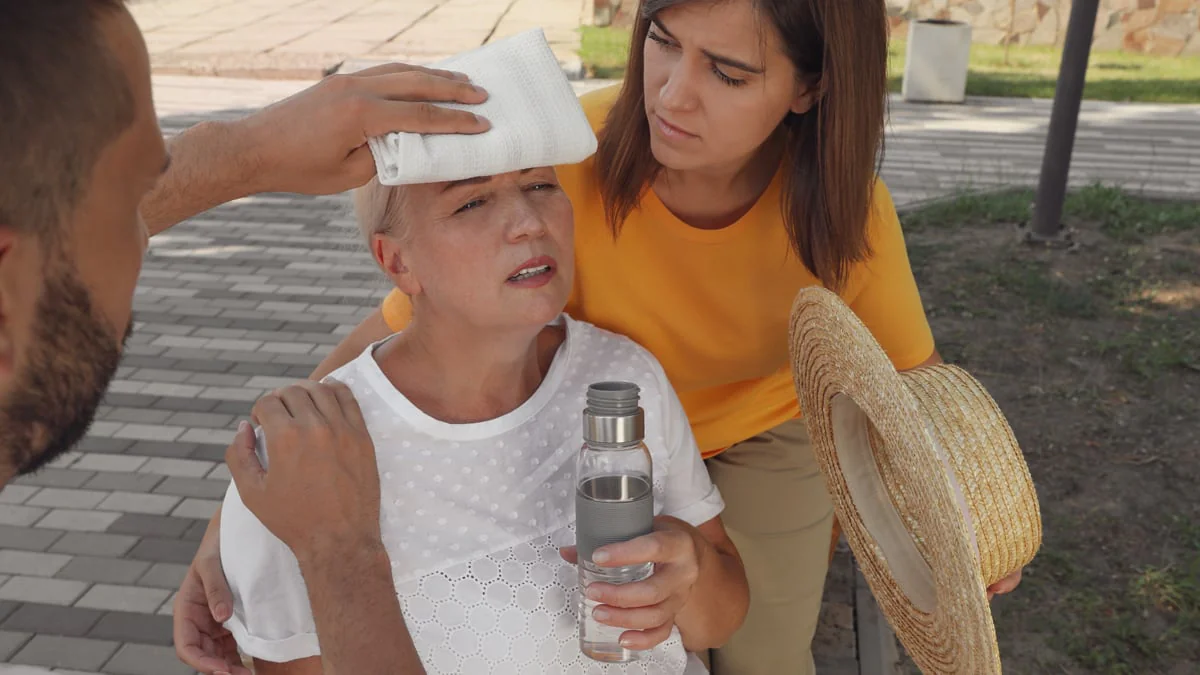 Hitzschlag und Sonnenstich: Mediziner warnen vor diesen Symptomen