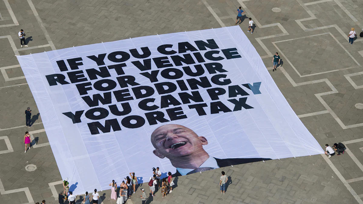 Jeff Bezos: Proteste gegen Luxus-Hochzeit in Venedig – „Zahl mehr Steuern“