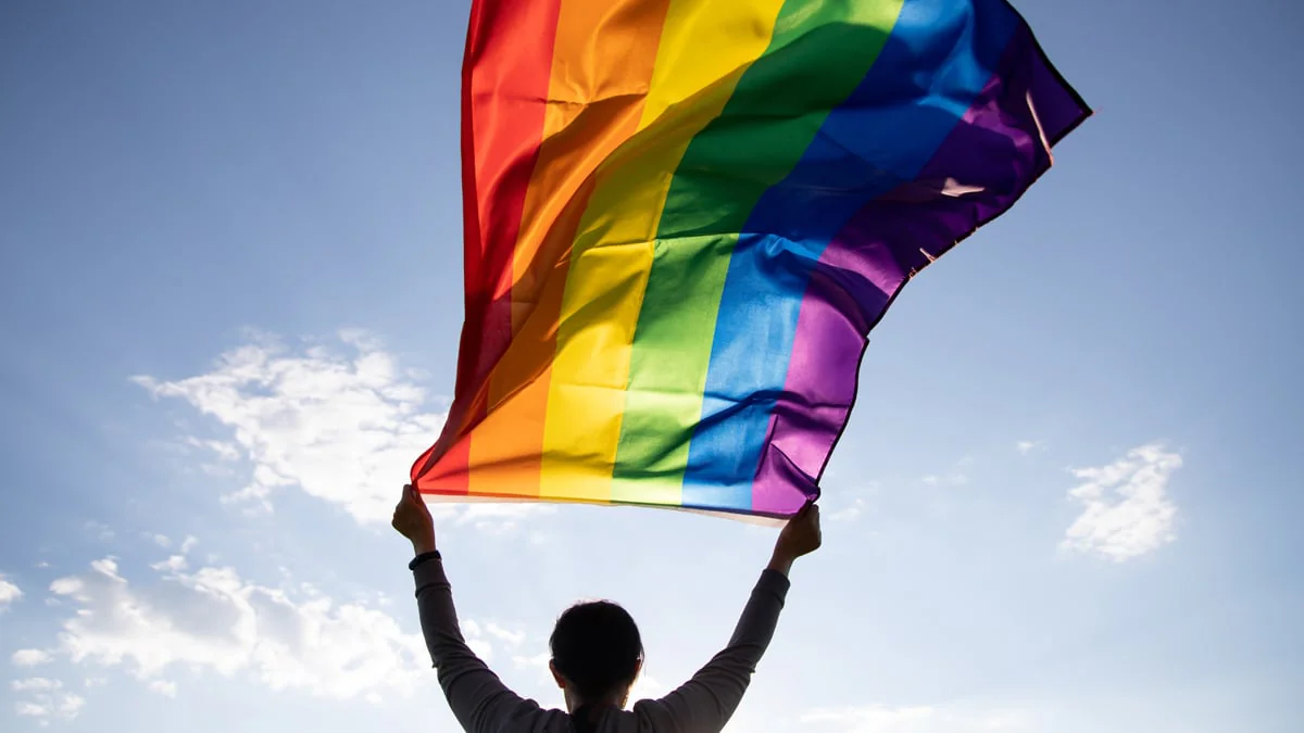 Berliner Schule hängt Regenbogenflagge auf: Empörte Eltern zogen vor Gericht