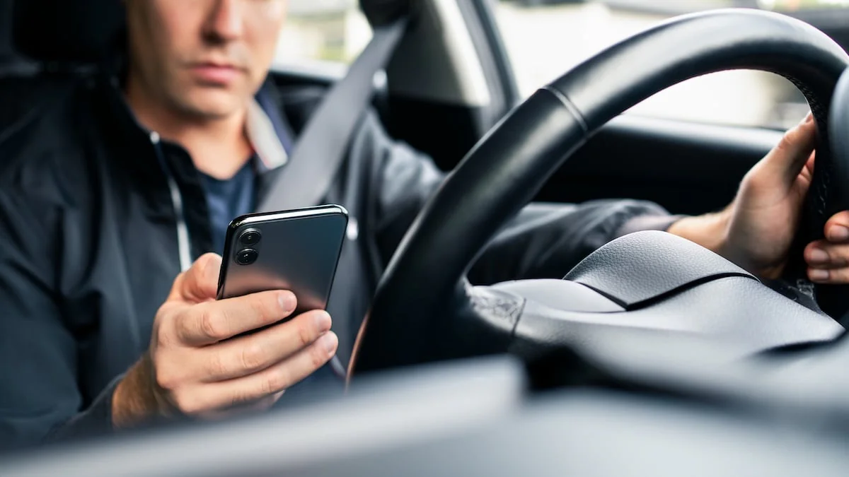 Radarwarner und Blitzer-Apps: Was erlaubt ist und wo hohe Strafen drohen