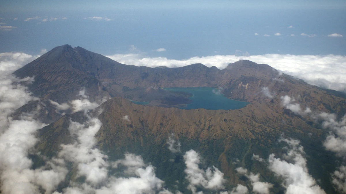 Tagelang im Vulkan Rinjani gefangen: Touristin stirbt, bevor Rettungskräfte sie erreichen konnten