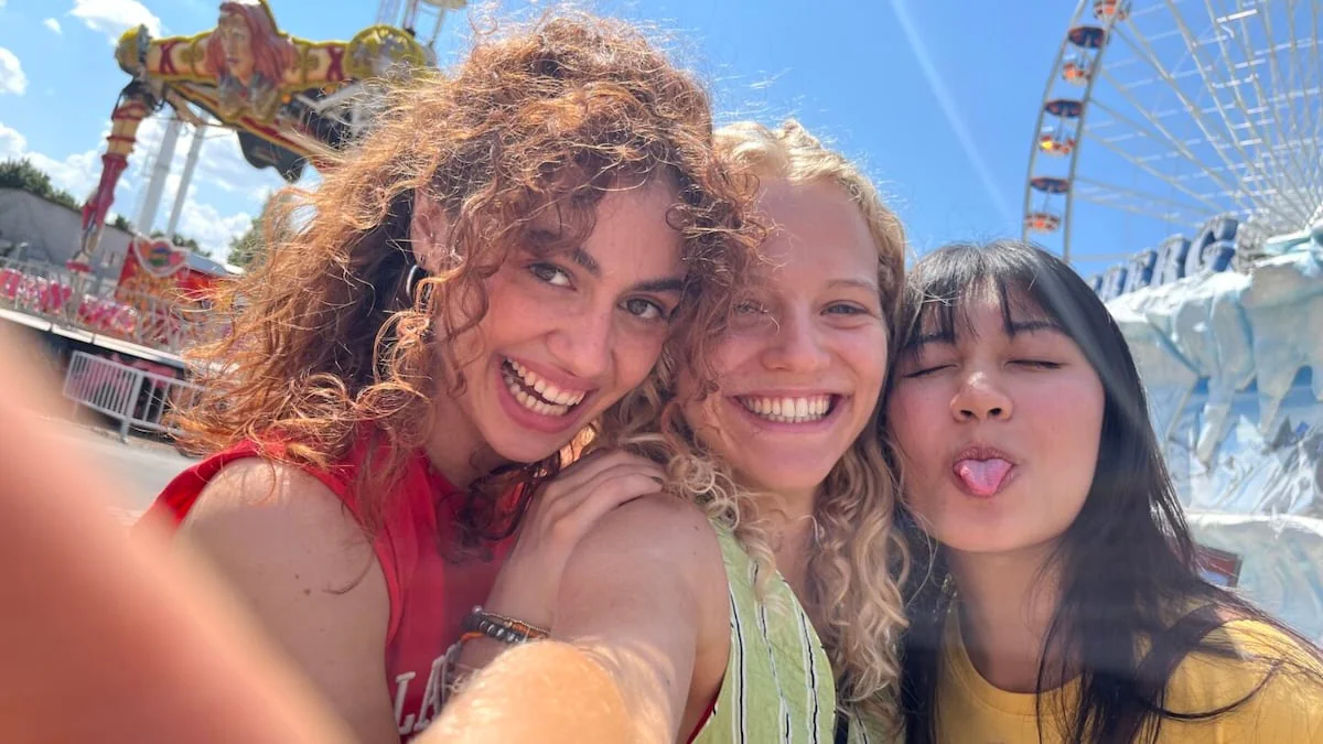 Mädchen Mädchen (2025): Julia Novohradsky, Kya-Celina Barucki und Nhung Hong