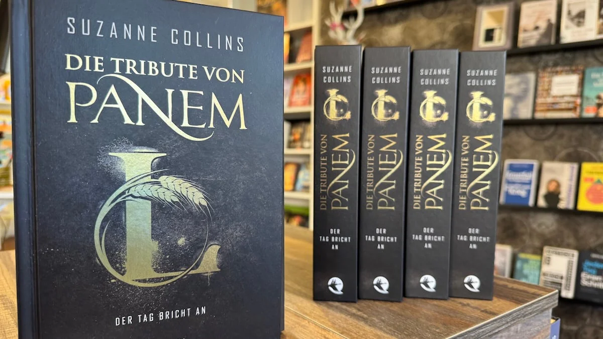 Der neue Roman „Die Tribute von Panem L - Der Tag bricht an“ von Suzanne Collins steht in der Buchhandlung Seevetal.