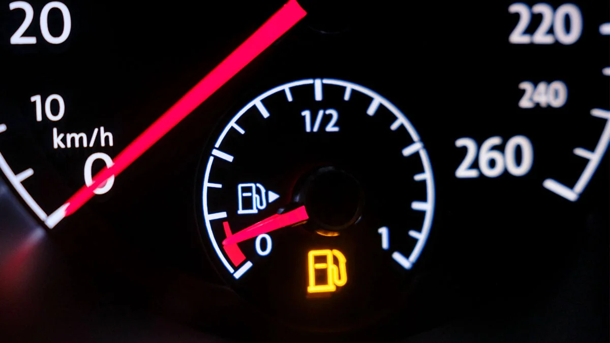 Tipp für die Tankstelle: Dieses kleine Zeichen sollten Autofahrer kennen