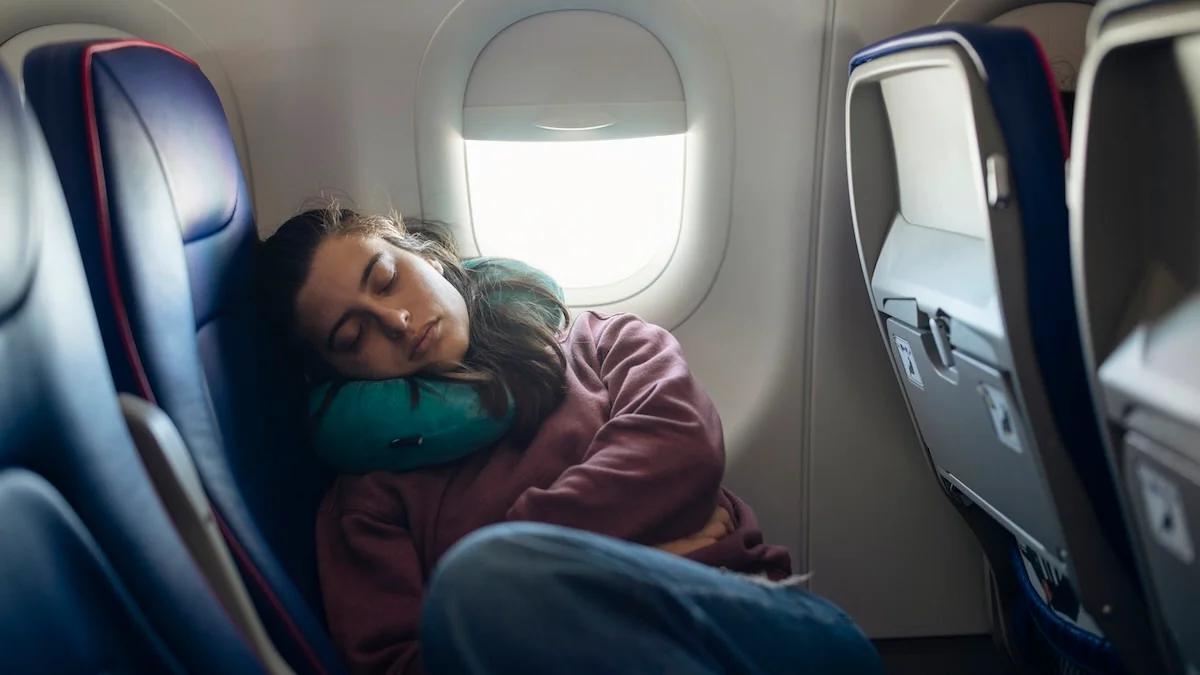 Leere Sitzreihe im Flugzeug: Darf ich mich einfach hinlegen?