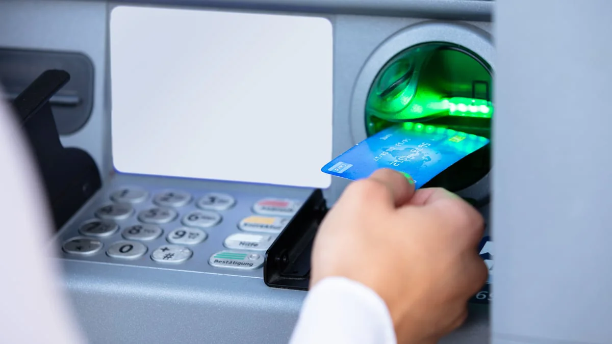 „Skimming“: Experten warnen vor Betrug am Geldautomaten - 