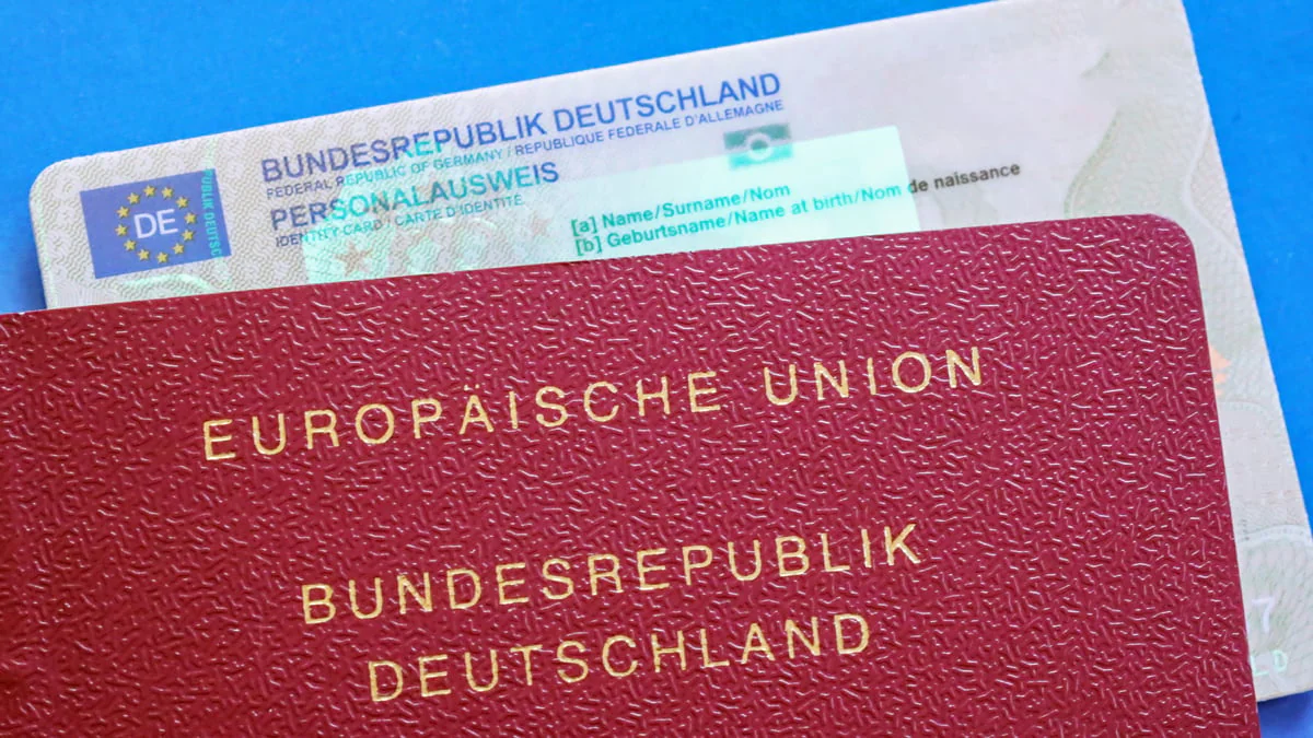 Der Personalausweis soll teurer werden: Was auf Bürger zukommt