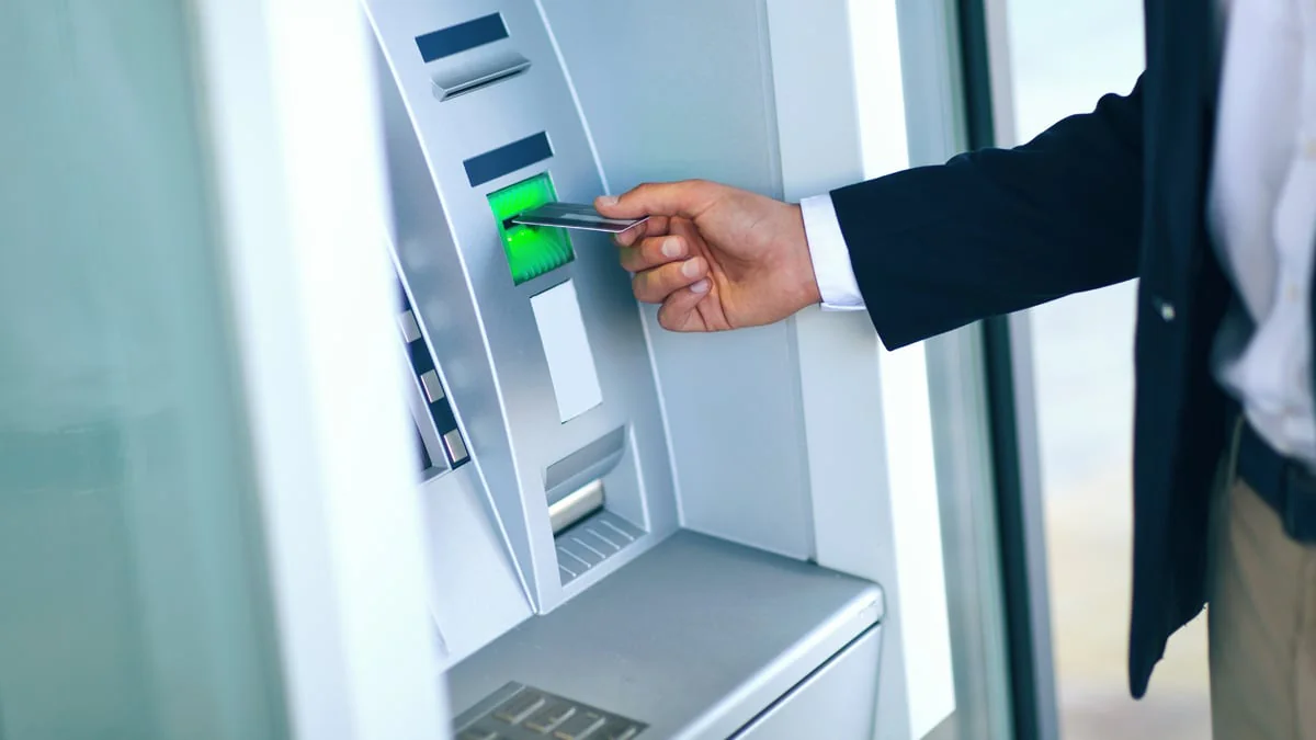 bank-schafft-geldautomaten-ab