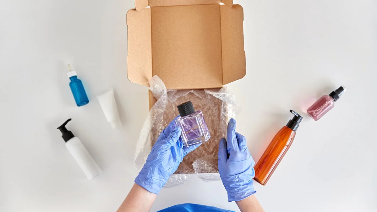 Paket-Aufkleber verwirrt Empfänger: Was bedeutet das schwarz-weiße Viereck?
