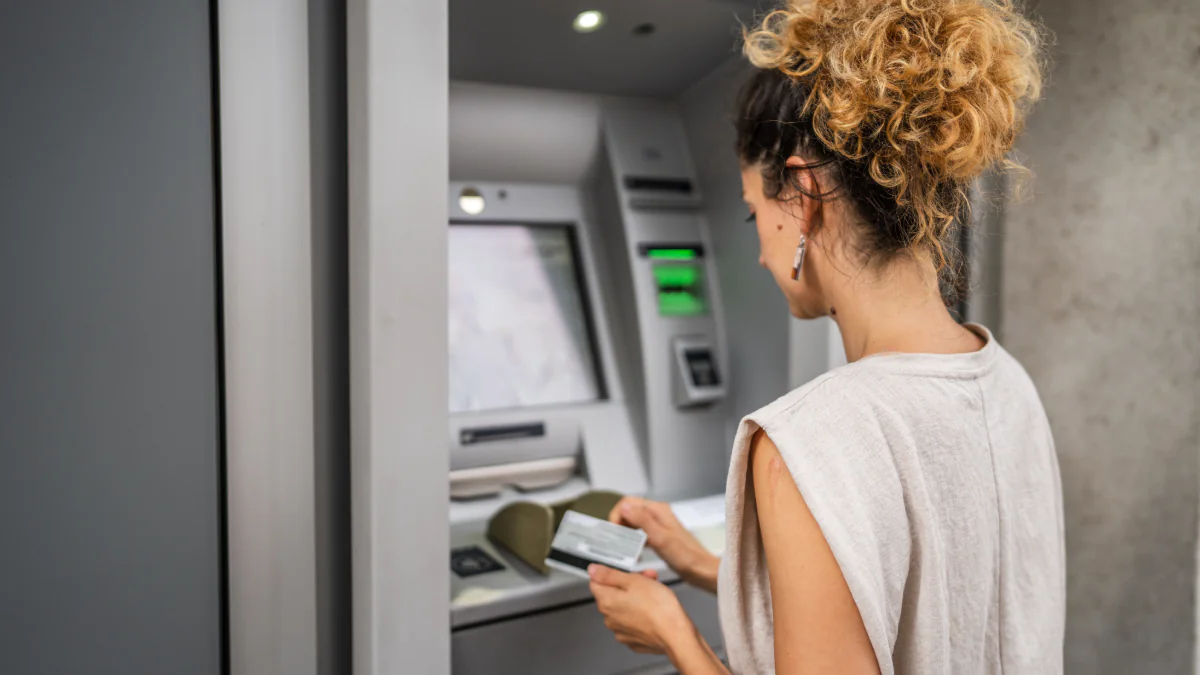 30-Sekunden-Regel am Geldautomaten: So schnell ist die Bankkarte weg