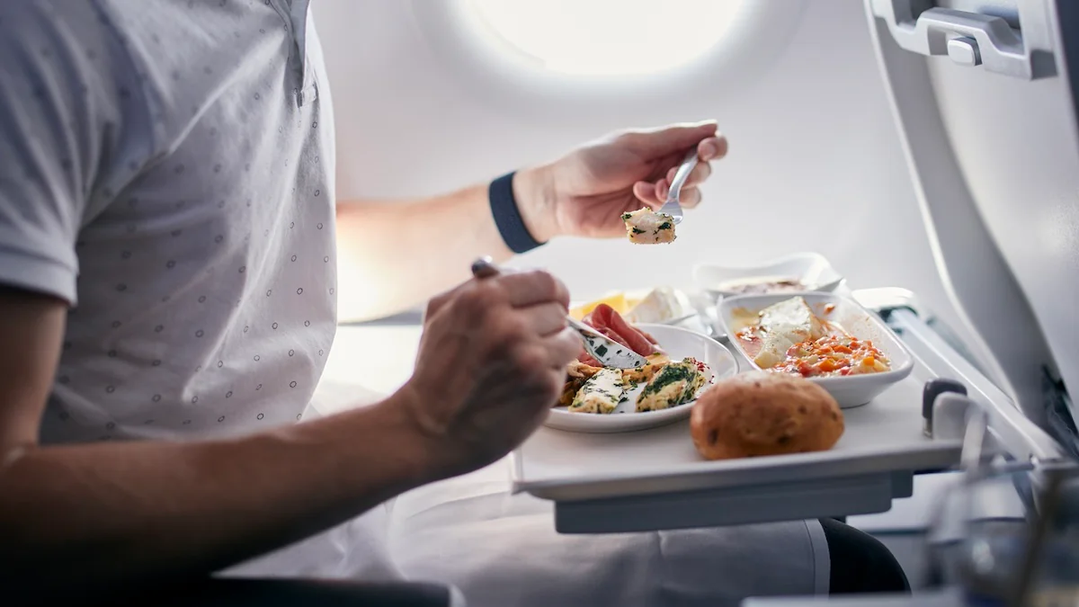 Während eines Flugs: Vegetarier stirbt, nachdem ihm fälschlicherweise Fleisch serviert wurde