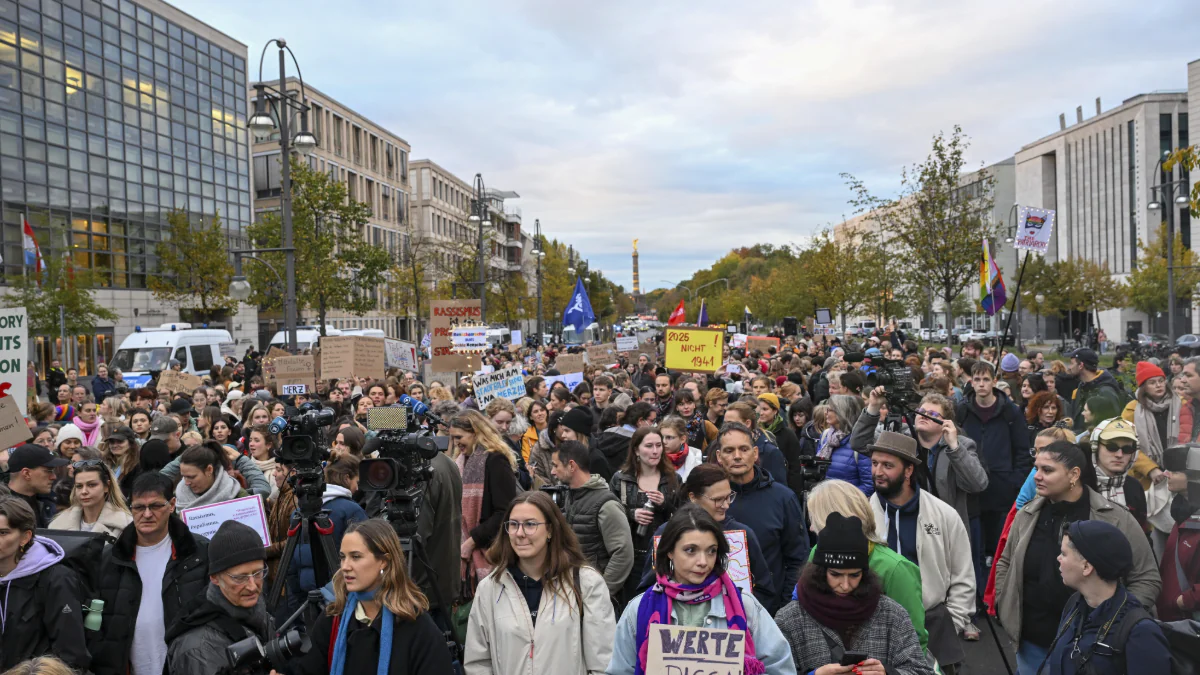 Nach „Stadtbild“-Aussage: Tausende demonstrieren gegen Friedrich Merz