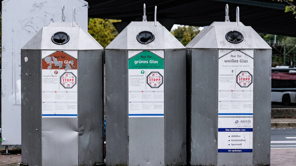 blaues-altglas-container