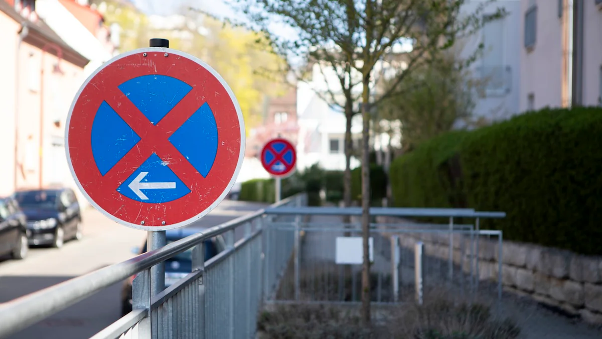Halteverbot: Wer diese Schilder und Regelungen missachtet, riskiert ein Bußgeld
