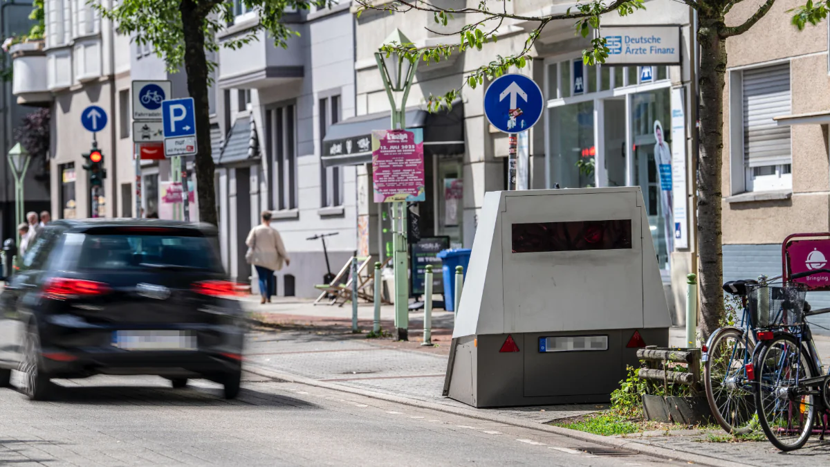 Autofahrern drohen Konsequenzen: Was passiert, wenn man mit einem Blitzerwarner erwischt wird