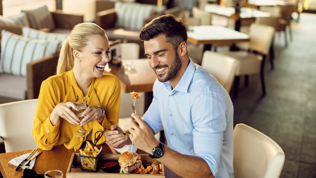 No-Gos beim ersten Date: Was Frauen an Männern besonders unattraktiv finden