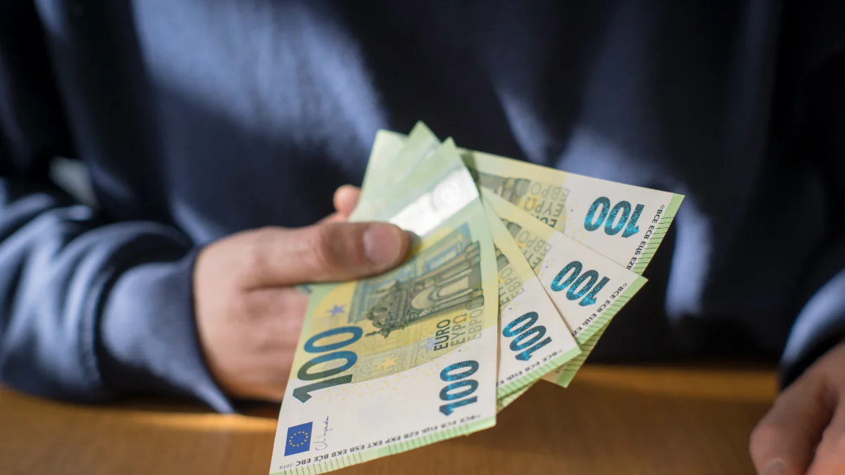 200.000 Beamte betroffen: Hohe Nachzahlung könnte schon im Dezember kommen