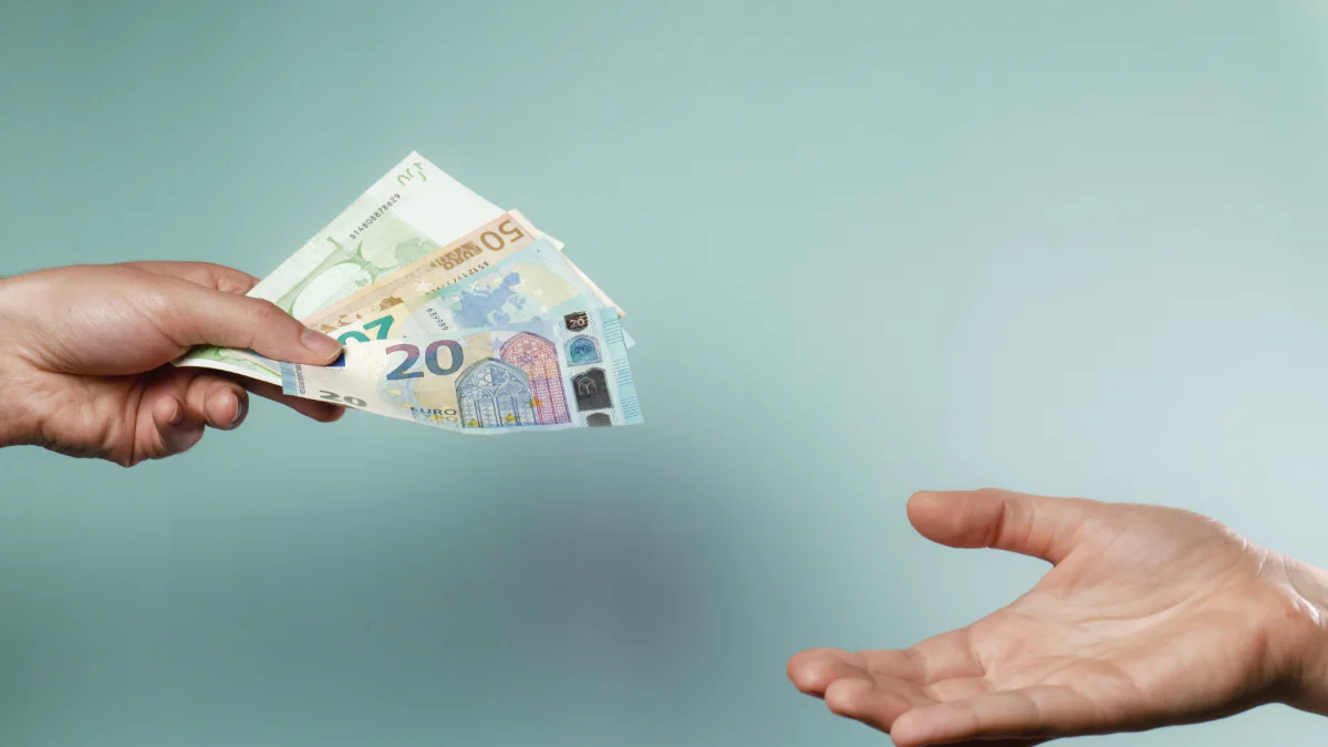 82.000 Euro Nachzahlung: Deutscher Rentner wohnt im Ausland und erlebt böse Überraschung