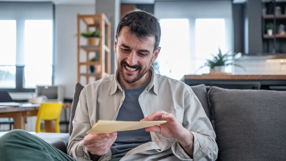 Staat verschenkt Bargeld: Tausende Österreicher bekommen unerwartet Post
